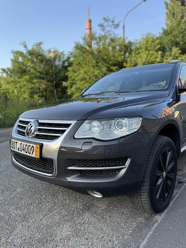 Brązowobeżowy Używany 2008 VW Touareg SUV | 38 000 zł (Drogi) - Obraz 1/4
