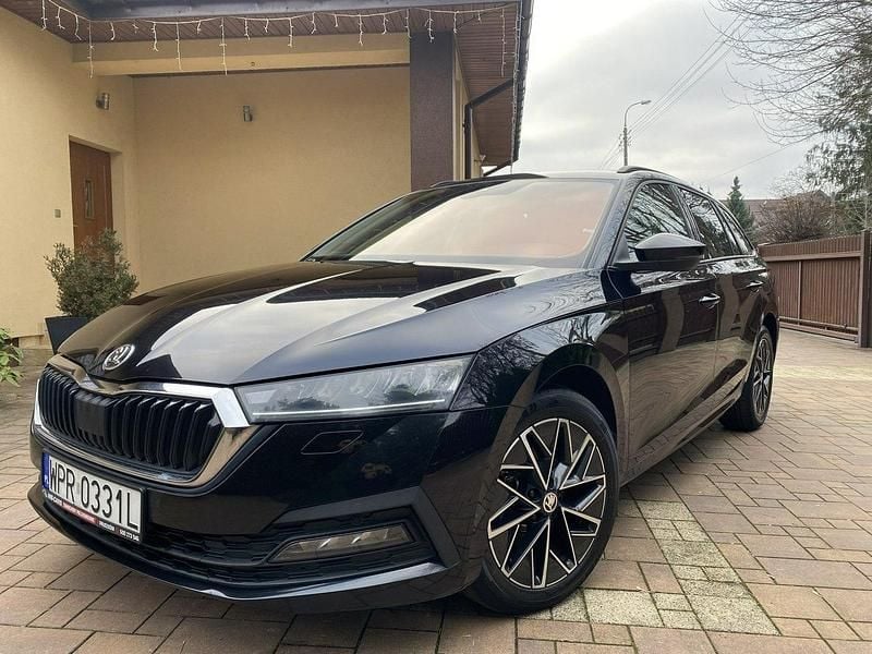 Czarny Używany 2022 Skoda Octavia Ambition Kombi | 75 900 zł (Uczciwa cena) - Obraz 1/4