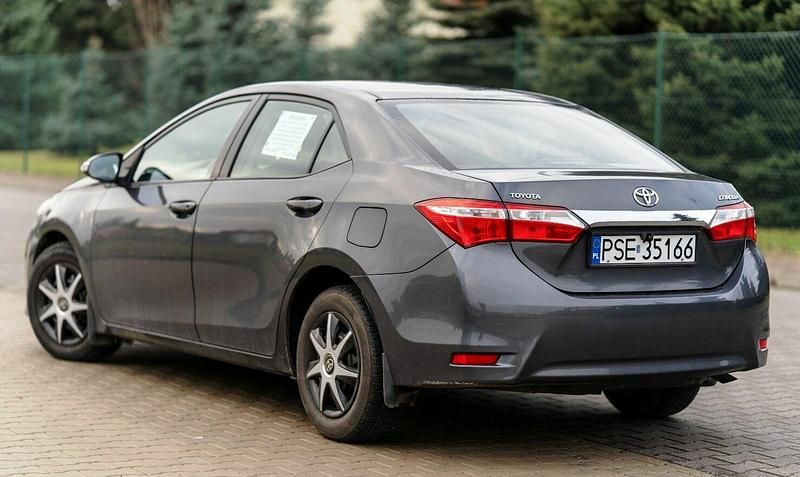 Używany Toyota Corolla 2014 Szary Sedan/Limuzyna