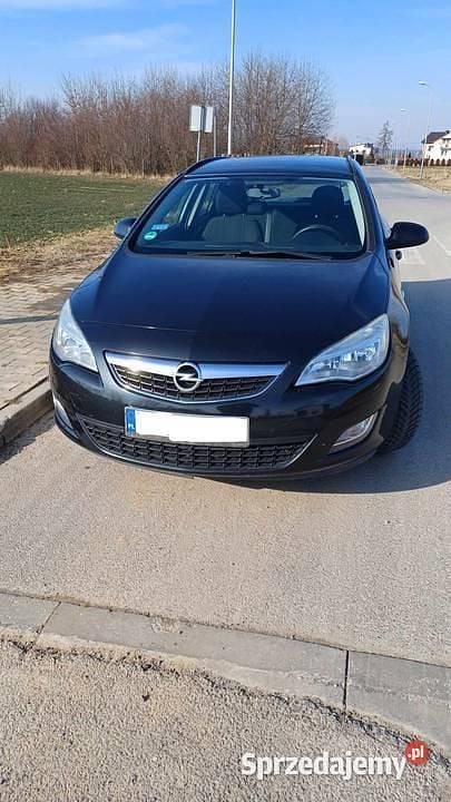 Czarny Używany 2012 Opel Astra Kombi | 15 500 zł (Dobra cena) - Obraz 1/4