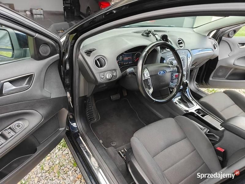 Używany Ford Mondeo 2012 Czarny Hatchback