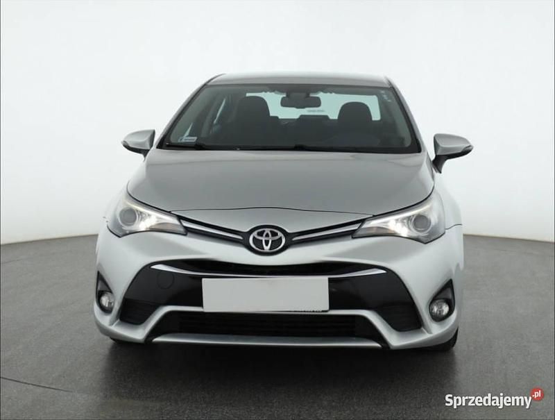 Srebrny Używany 2016 Toyota Avensis Sedan/Limuzyna | 42 999 zł (Dobra cena) - Obraz 1/4
