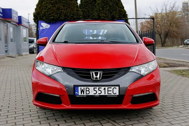 Używany Honda Civic 100 KM (73 kW) 2013 Czerwony Hatchback