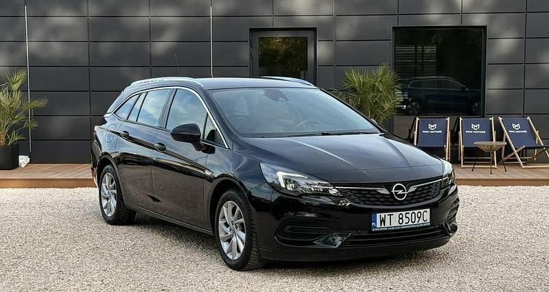 Czarny (metalik) Używany 2021 Opel Astra Kombi | 71 800 zł (Dość drogi) - Obraz 1/3