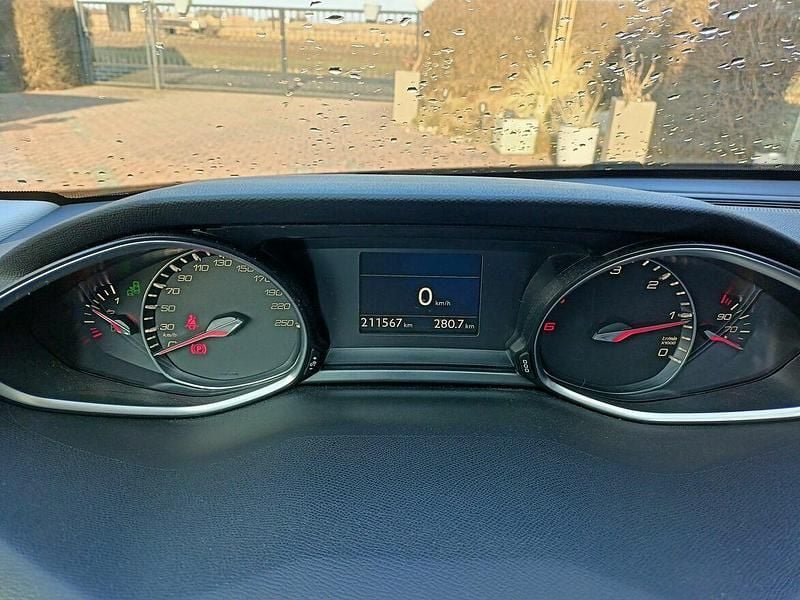 Używany Peugeot 308 SW 150 KM (110 kW) 2015 Czarny Kombi