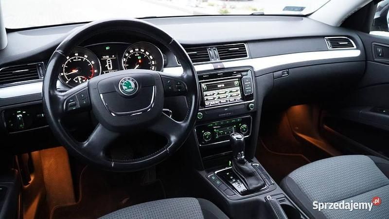 Używany Skoda Superb 2013 Czarny Kombi