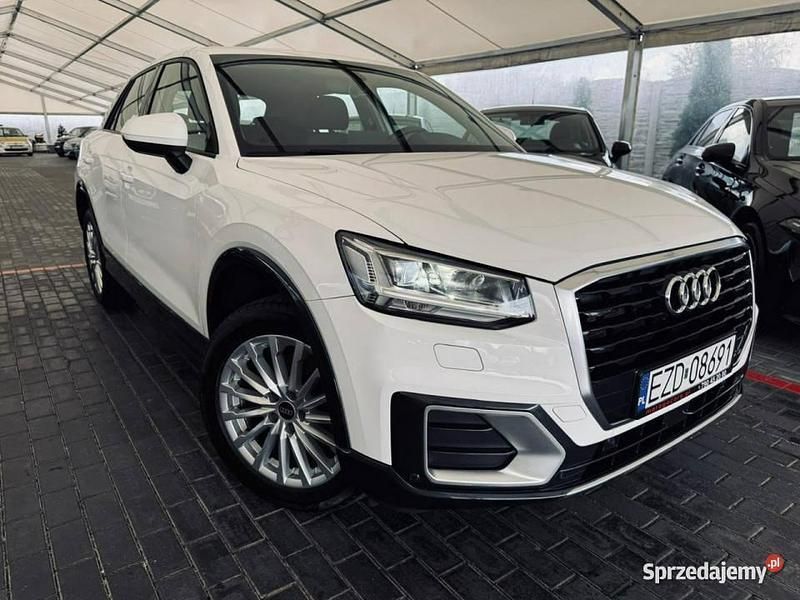 Biały Używany 2017 Audi Q2 SUV | 59 700 zł (Uczciwa cena) - Obraz 1/4
