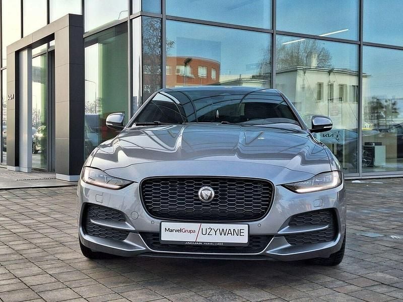 Używany Jaguar XE SE 204 KM (150 kW) 2022 Szary (metalik) Sedan/Limuzyna