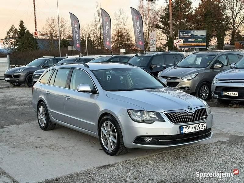 Używany Skoda Superb 105 KM (77 kW) 2014 Srebrny Kombi