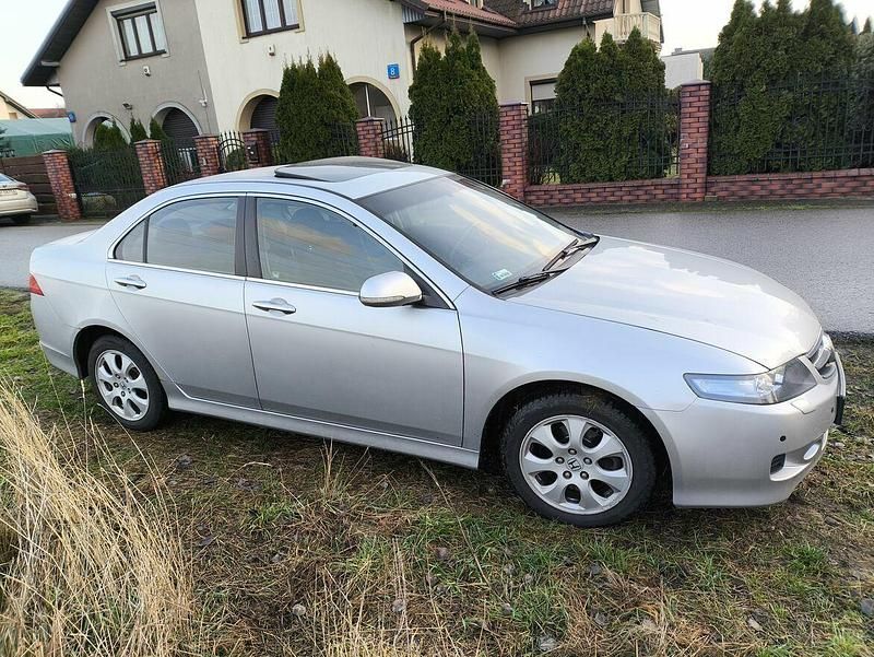 Używany Honda Accord Executive 2007 Srebrny Sedan/Limuzyna