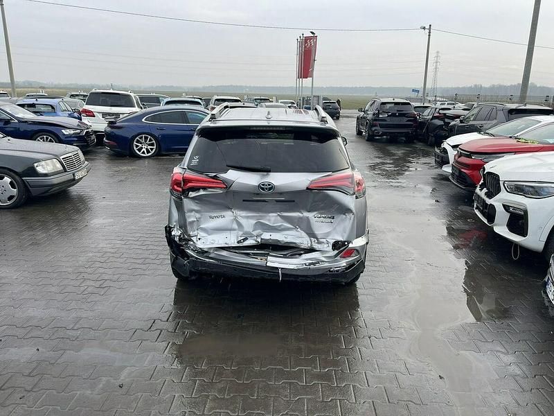 Używany Toyota RAV4 Style 2017 Srebrny SUV