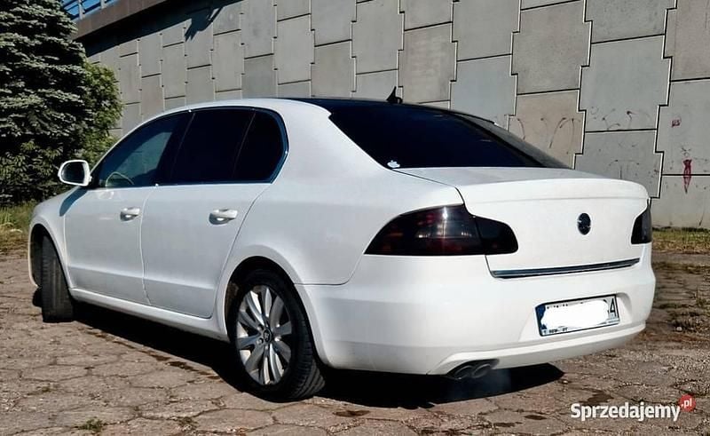 Używany Skoda Superb 2011 Biały Sedan/Limuzyna