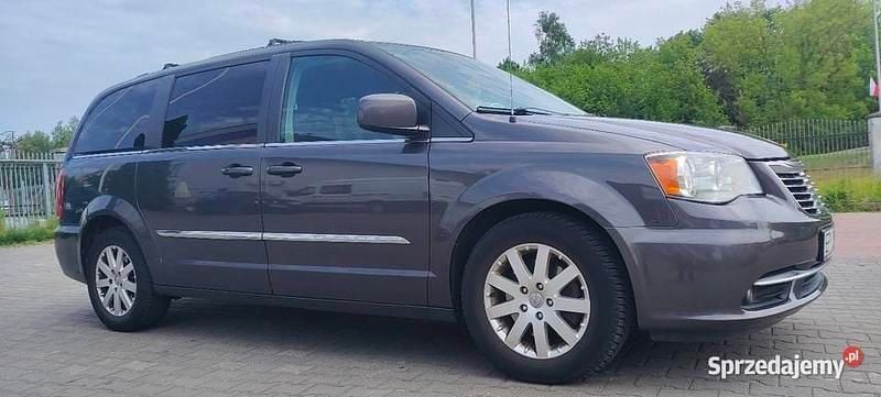 Szary Używany 2015 Chrysler Town & Country Minivan | 42 000 zł (Dobra cena) - Obraz 1/4