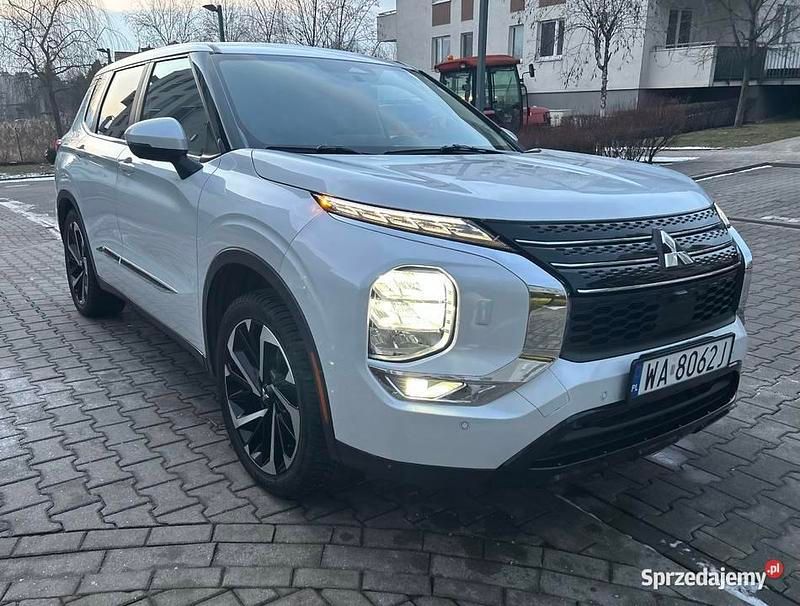 Używany 2022 Mitsubishi Outlander SUV | 124 900 zł - Obraz 1/4