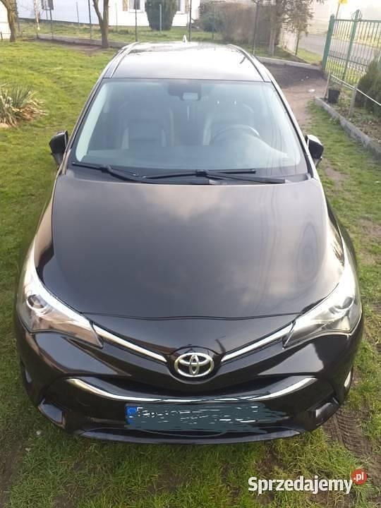 Używany Toyota Avensis T2 143 KM (105 kW) 2016
