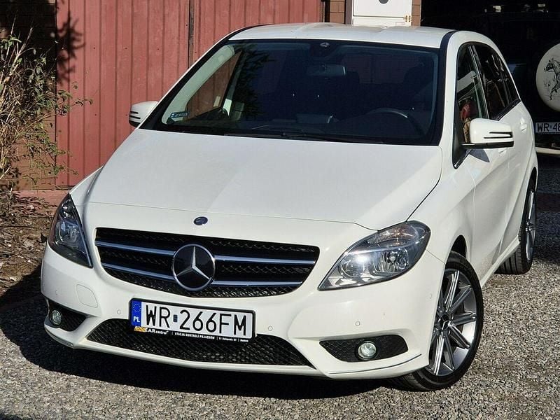 Biały Używany 2014 Mercedes B170 Minivan | 38 700 zł - Obraz 1/4