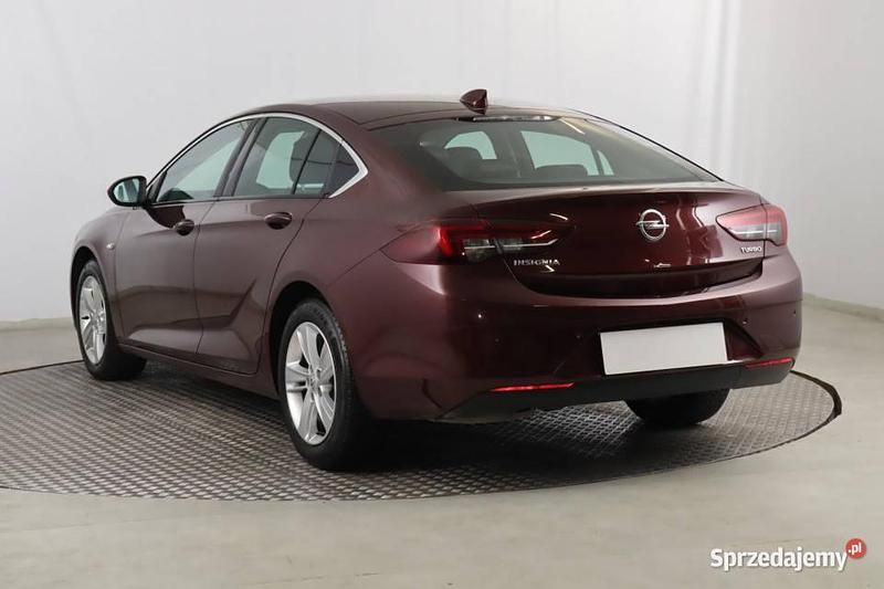 Używany Opel Insignia 2018 Bordowy Sedan/Limuzyna