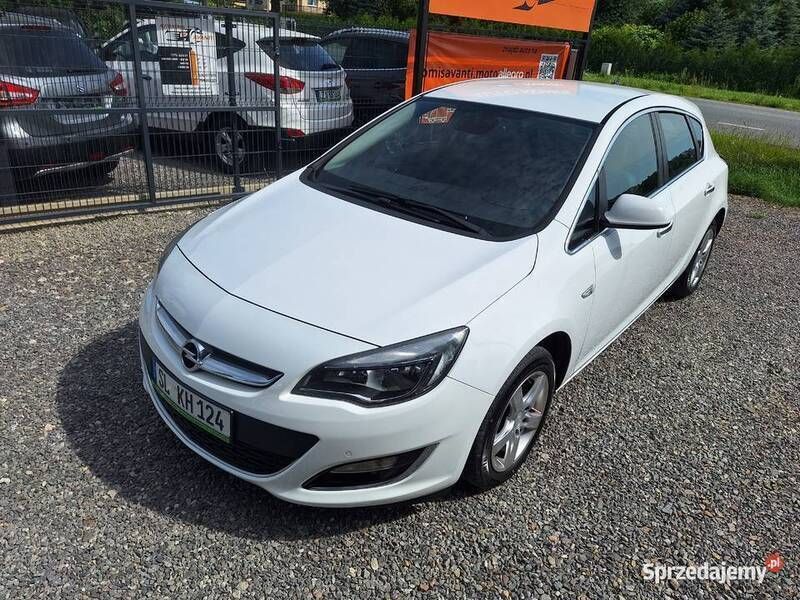 Używany Opel Astra 2013 Biały Hatchback