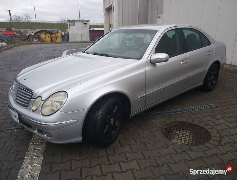 Srebrny Używany 2005 Mercedes E280 Elegance Sedan/Limuzyna | 12 999 zł - Obraz 1/4