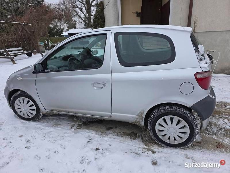 Używany Toyota Yaris 2002 Srebrny Hatchback