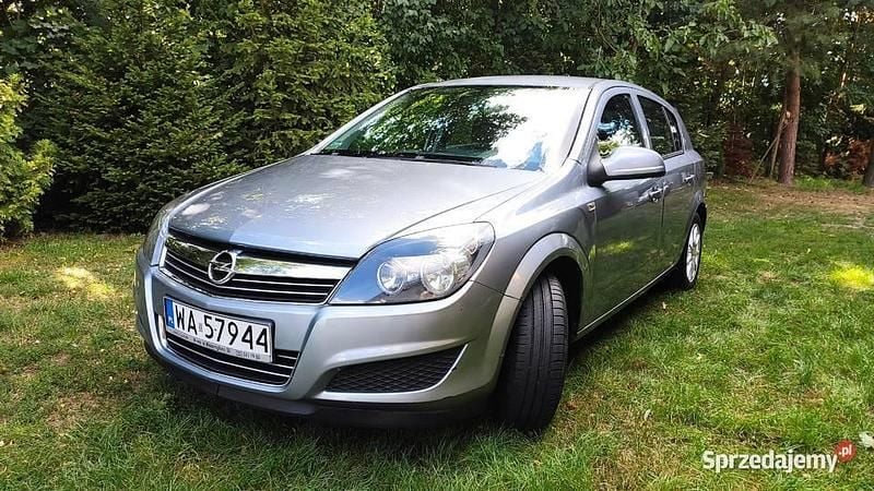Używany 2010 Opel Astra Hatchback | 15 000 zł (Super Cena) - Obraz 1/4