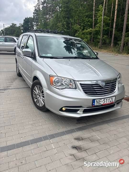 Srebrny Używany 2012 Lancia Voyager Minivan | 29 900 zł - Obraz 1/4