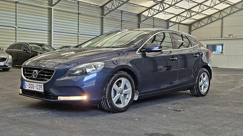 Używany Volvo V40 Ocean Race 115 KM (84 kW) 2014 Biały Hatchback