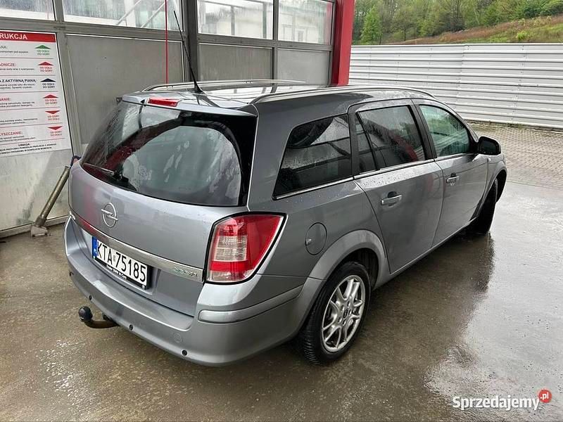 Grafitowy Używany 2009 Opel Astra Kombi | 8500 zł (Uczciwa cena) - Obraz 1/3