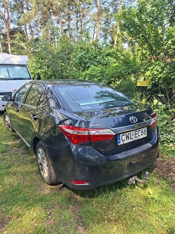 Używany Toyota Corolla 132 KM (97 kW) 2015 Inny kolor Sedan/Limuzyna