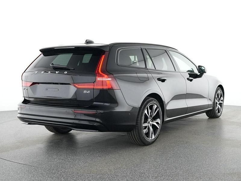 Używany Volvo V60 Plus 197 KM (144 kW) 2025 Czarny Kombi