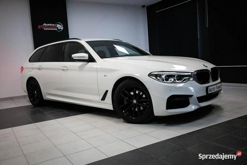 Biały Używany 2019 BMW 520 Kombi | 127 500 zł (Dość drogi) - Obraz 1/4