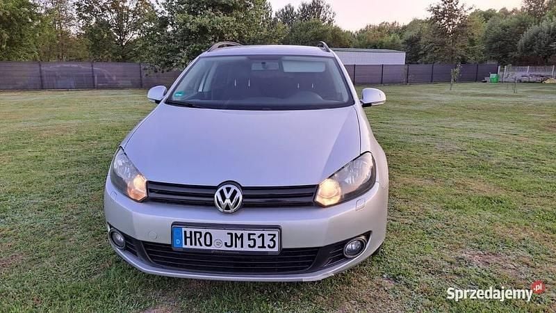 Srebrny Używany 2010 VW Golf VI Kombi | 16 300 zł (Uczciwa cena) - Obraz 1/4