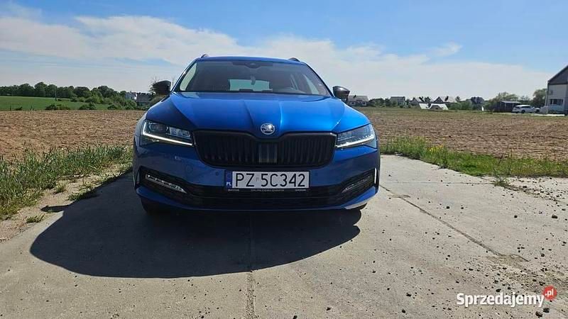 Niebieski Używany 2024 Skoda Superb Kombi | 143 500 zł - Obraz 1/4