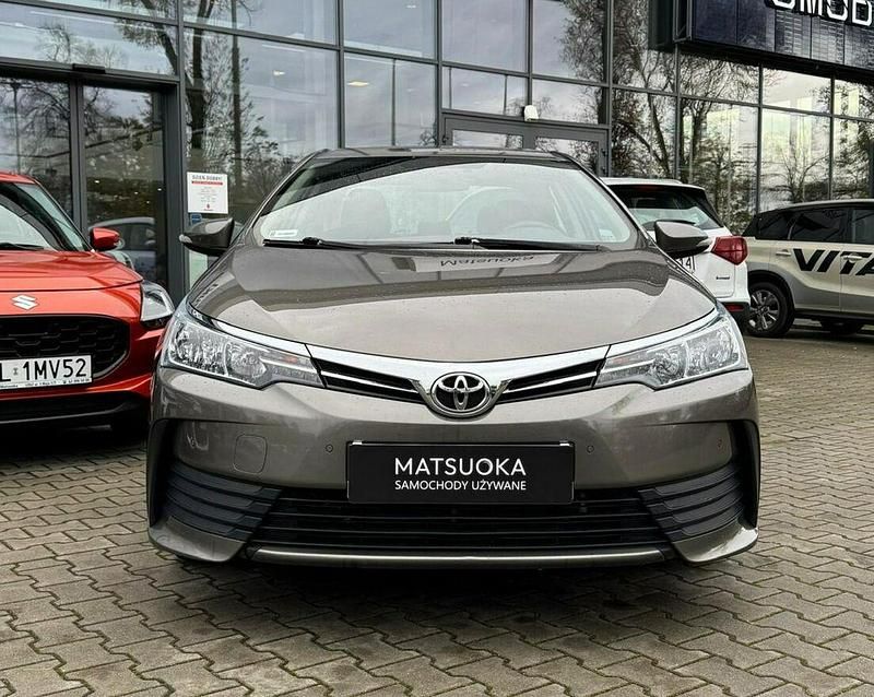 Używany Toyota Corolla 132 KM (97 kW) 2018 Brązowy (metalik) Sedan/Limuzyna