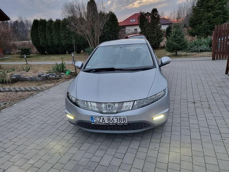 Używany Honda Civic 140 KM (102 kW) 2006 Srebrny Hatchback