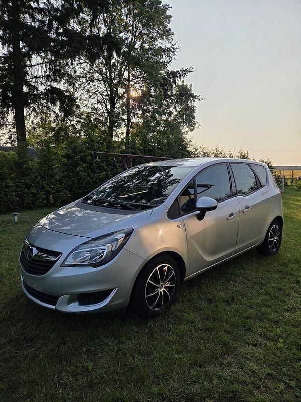 Srebrny Używany 2014 Opel Meriva Minivan | 13 800 zł (Dobra cena) - Obraz 1/4