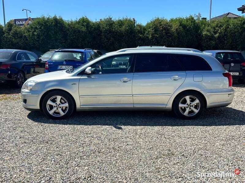 Srebrny Używany 2006 Toyota Avensis Kombi | 9990 zł (Uczciwa cena) - Obraz 1/4