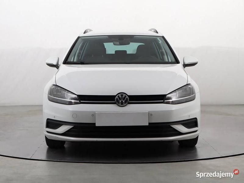 Biały Używany 2018 VW Golf VII Kombi | 43 499 zł (Uczciwa cena) - Obraz 1/4