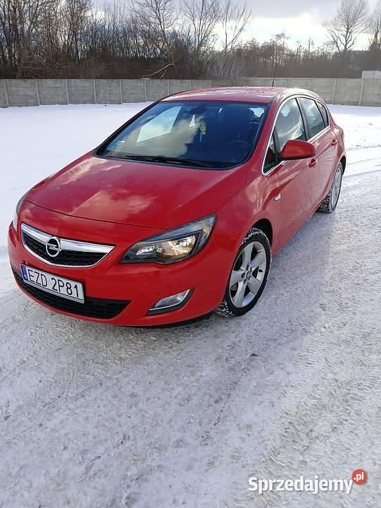 Używany Opel Astra 2010 Czerwony Hatchback