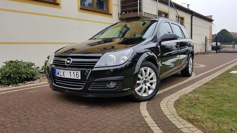 Używany Opel Astra 170 KM (125 kW) 2004 Czarny Sedan/Limuzyna