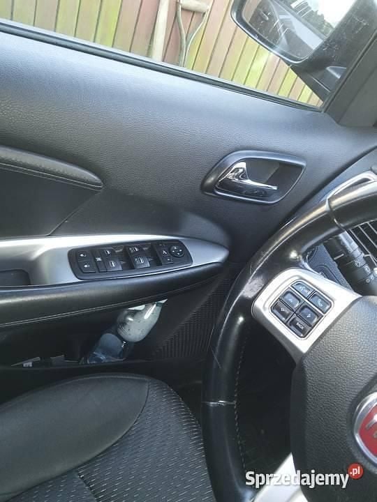 Szary Używany 2011 Fiat Freemont SUV | 29 500 zł (Uczciwa cena) - Obraz 1/4