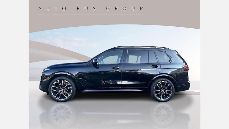 Używany BMW X7 M Sport 530 KM (389 kW) 2025 Czarny szafir metalizowany SUV