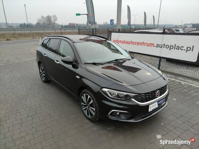 Czarny Używany 2016 Fiat Tipo Sedan/Limuzyna | 43 800 zł - Obraz 1/4