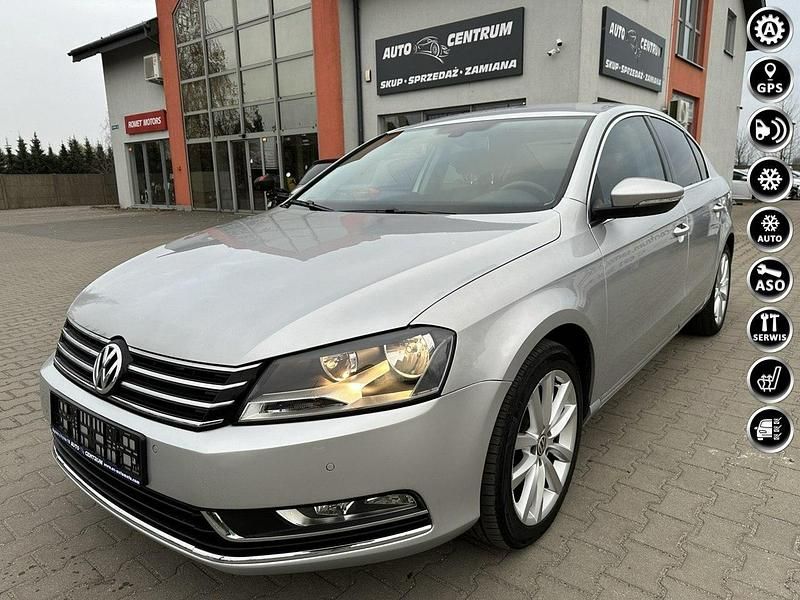 Srebrny (metalik) Używany 2012 VW Passat Sedan/Limuzyna | 34 900 zł (Uczciwa cena) - Obraz 1/4