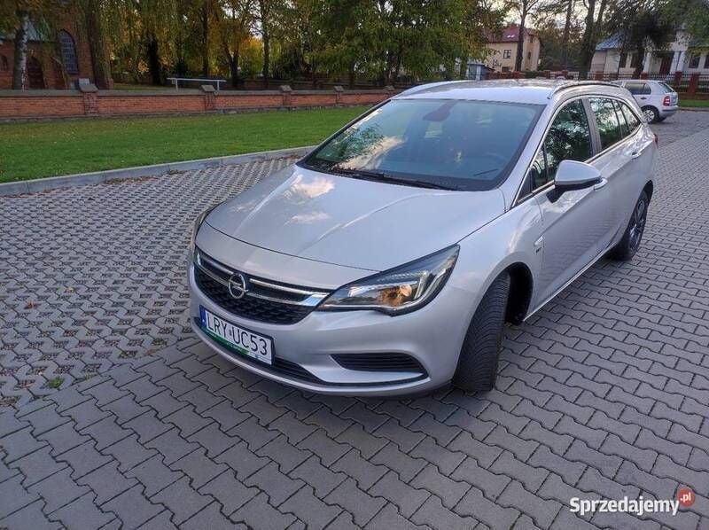 Używany Opel Astra 2019 Srebrny Kombi