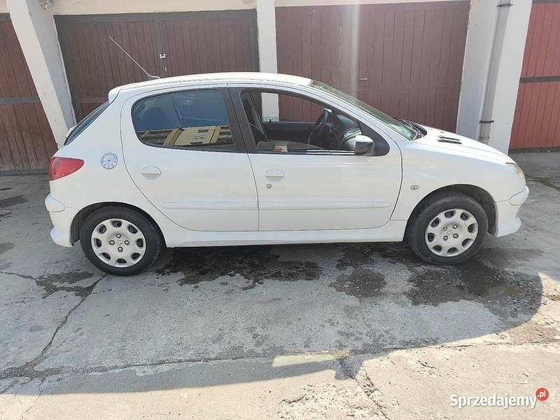 Biały Używany 2006 Peugeot 206 | 4150 zł (Uczciwa cena) - Obraz 1/4