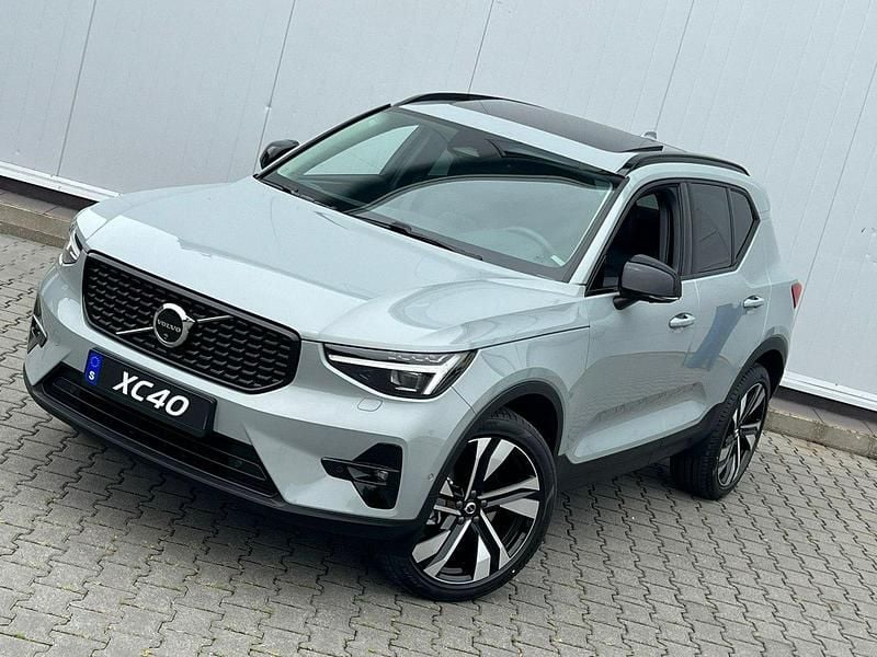 Używany Volvo XC40 197 KM (144 kW) 2025 Szary SUV