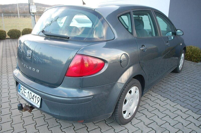 Używany Seat Toledo 105 KM (77 kW) 2008 Szary Hatchback