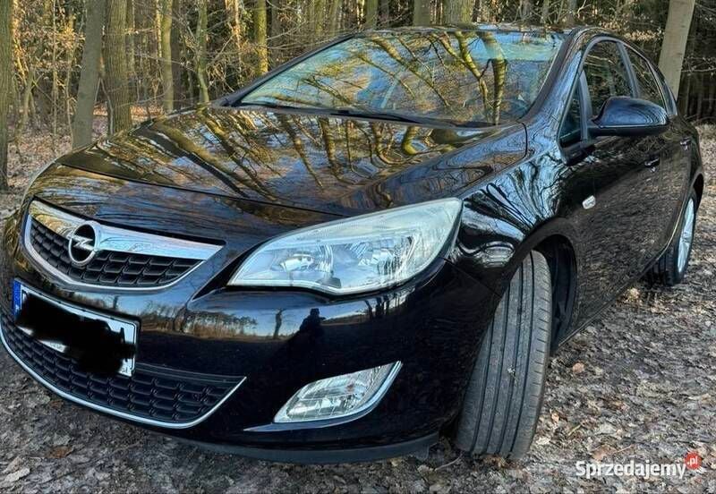 Używany Opel Astra 2010 Czarny Hatchback