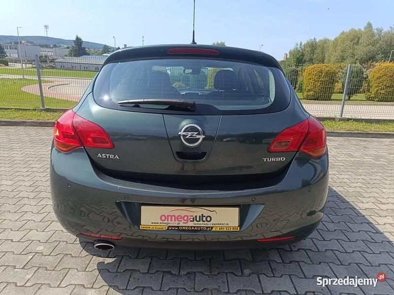 Używany Opel Astra 2010 Zielony Hatchback